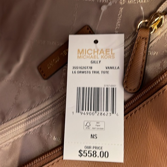 MICHAEL KORS GILLY LARGE DRAWSTRING TRAVEL SHOULDER TOTE SIGNATURE 
VANILLA 
NWT - Picture 9 of 16